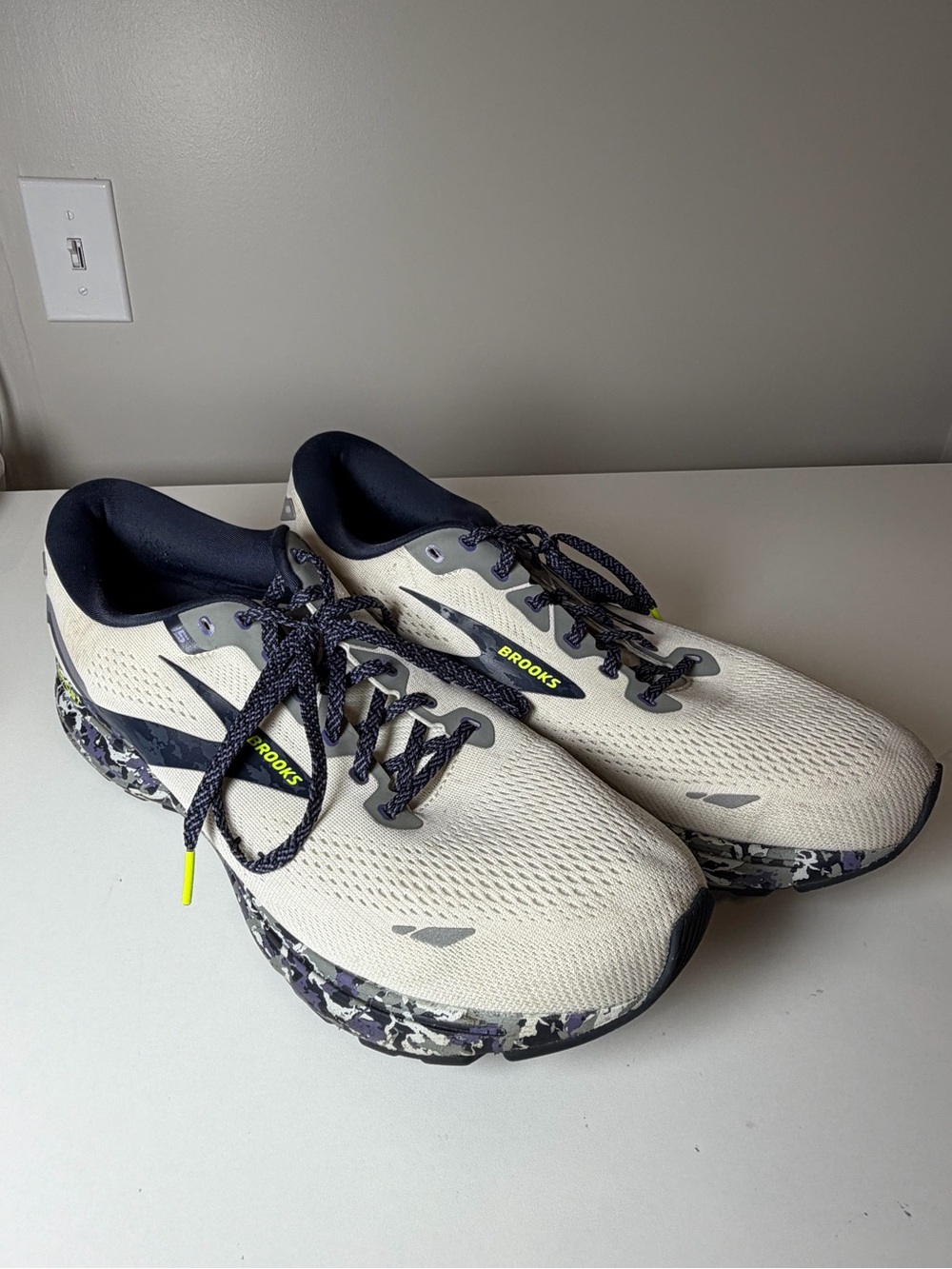 Brooks Ghost Size 15 Men’s Neutral Running Shoes - Cream with Navy & Neon Accent